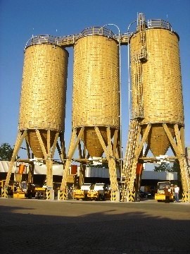 Celodreven silo valcovho tvaru na oceovch nohch